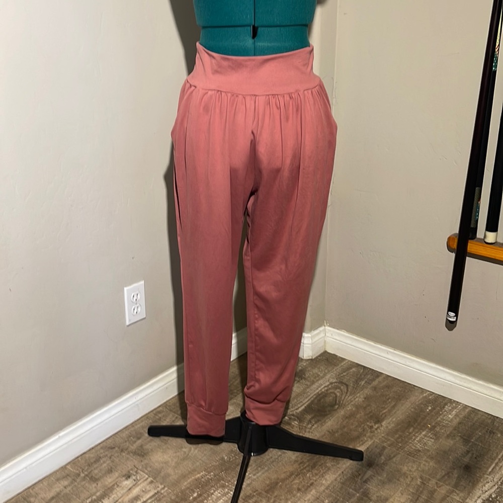 Women’s Medium yoga,jogger, lounging, or workout relaxed pants great condition